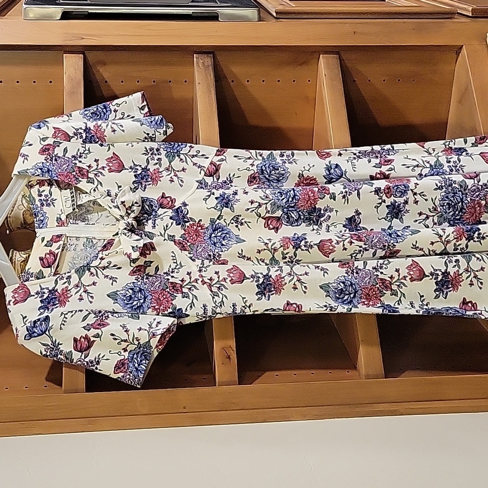 Women's dress - Picture 5 of 5
